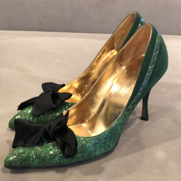 Green suede Dolce & Gabbana w satin bow - Picture 3 of 5
